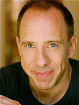 风月俏佳人Dennis, Night Elevator Operator