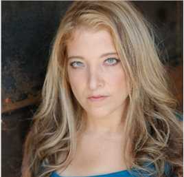 为戴茜小姐开车教堂里的女孩