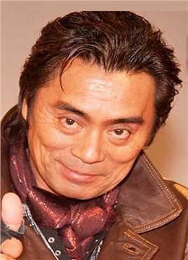 里见八犬传的扮演者是大叶健二