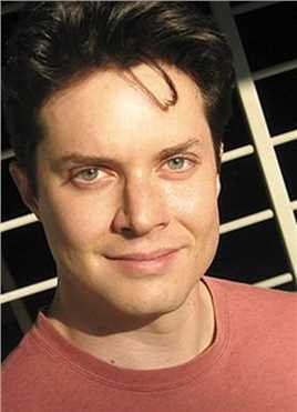 蜈蚣的扮演者是Trevor Murphy