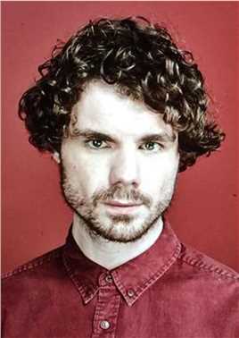 龙之家族拉里斯·斯壮