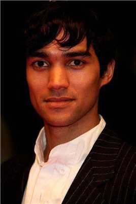 军情五处之代号9的扮演者是Christopher Simpson