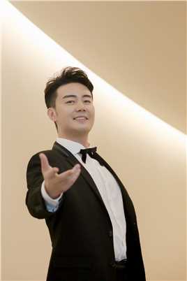 白毛女的扮演者是张英席