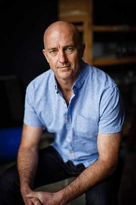 奇迹：追逐彩虹的扮演者是Colin Moy