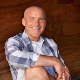 钢铁侠与美国队长：英雄..罗杰·克莱格·史密斯