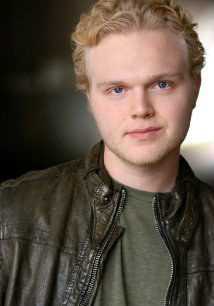 杀人游戏的扮演者是乔·阿德勒