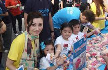 李嘉欣 参加联合国儿童基金会为玉树捐款