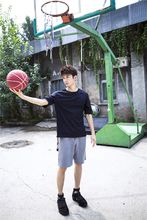 刘芮麟篮球写真