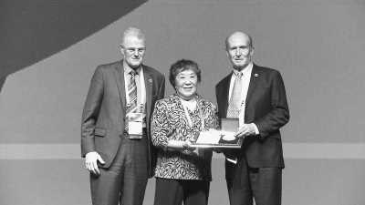 2013年王海燕获“国际肾脏病学会先驱者奖”
