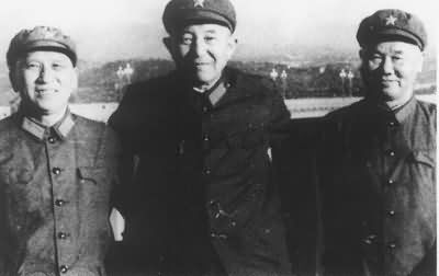 唐亮(左)在南京长江大桥上