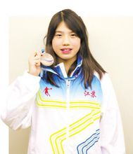 张雨霏获得100米蝶泳铜牌
