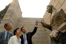 立于南京大屠杀遇难同胞纪念馆的张纯如塑像