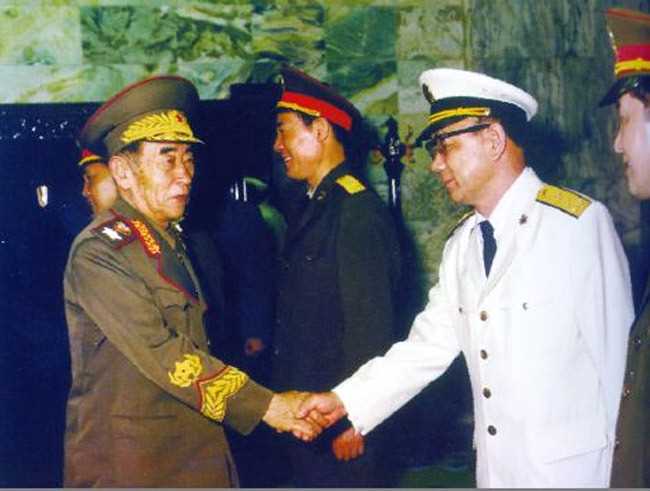 朝鲜人民军元帅吴振宇接见中国人民解放军代表团