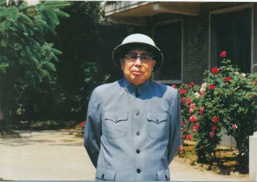 王平在北京庭院（1991年）