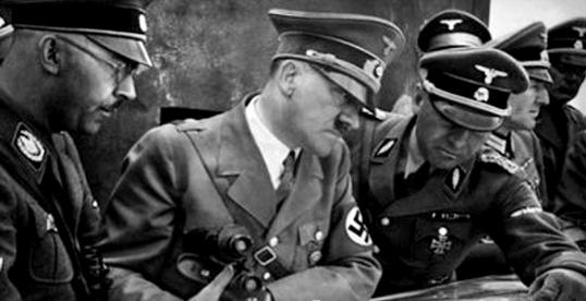 希姆莱（左）、希特勒（中）、马丁·鲍曼（右）