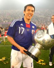长谷部 诚率领日本队夺得卡塔尔亚洲杯