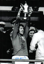 1972诺坎普 约翰·格雷格举起欧洲优胜者杯