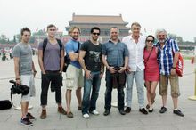 “探险队员”畅游北京 天安门前引粉丝围观