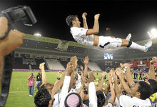 劳尔庆祝卡塔尔联赛冠军