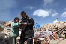 2010年玉树大地震张仁杰采写并参与救援照片。