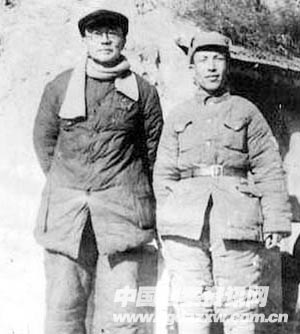 林伯渠(左)和陕甘边区副主席刘景范在一起