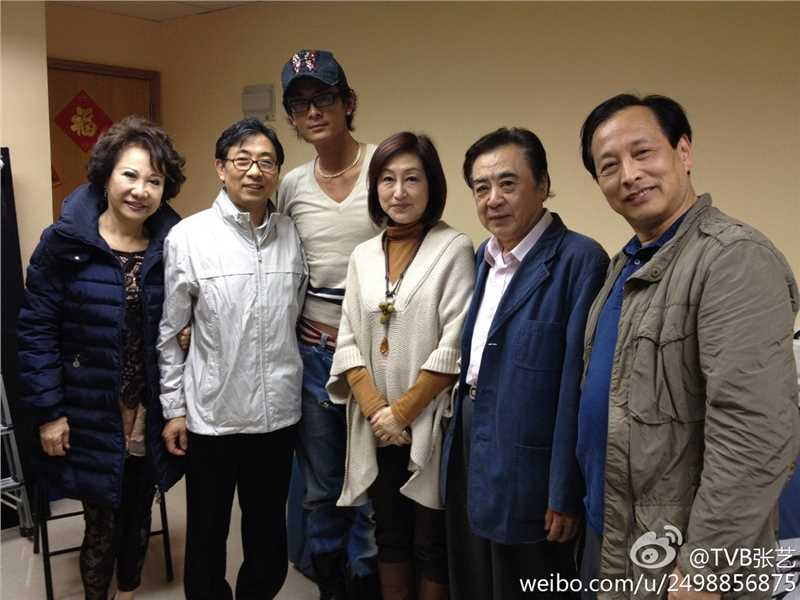 刘印生（右二）与TVB国语配音员