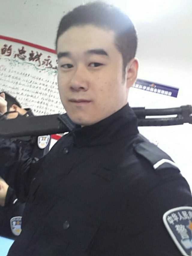 警员徐俊杰