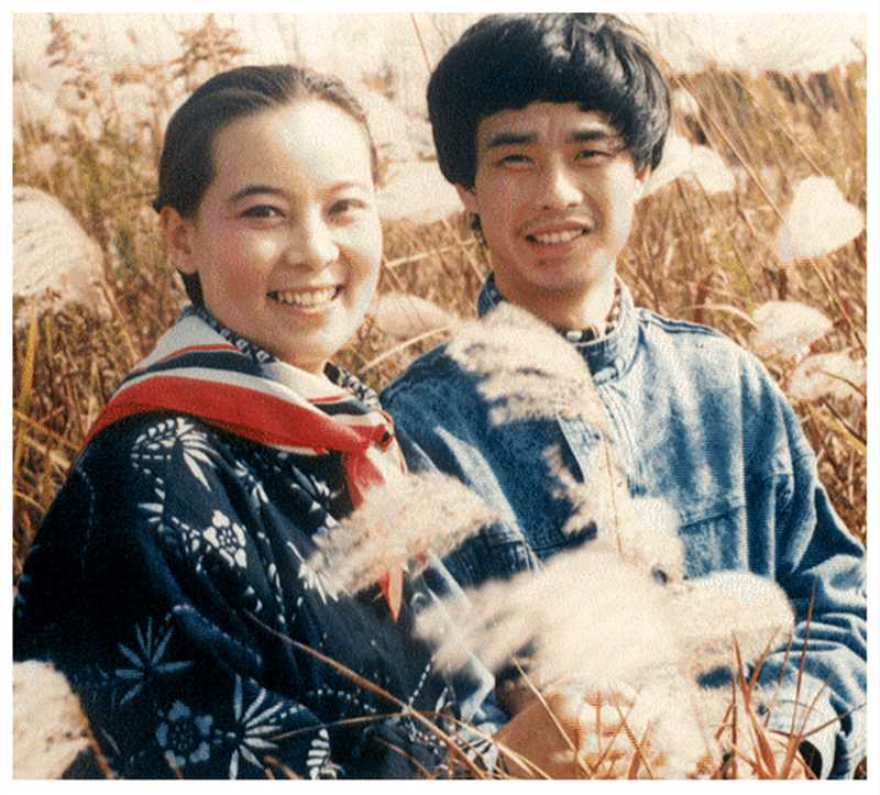 1987年朱亚东与著名演员方青卓合影