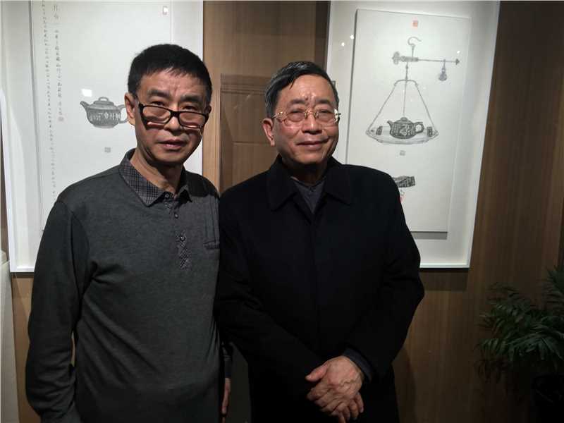 2020年12月18日朱亚东与余秋雨合影于上海朵云轩画廊