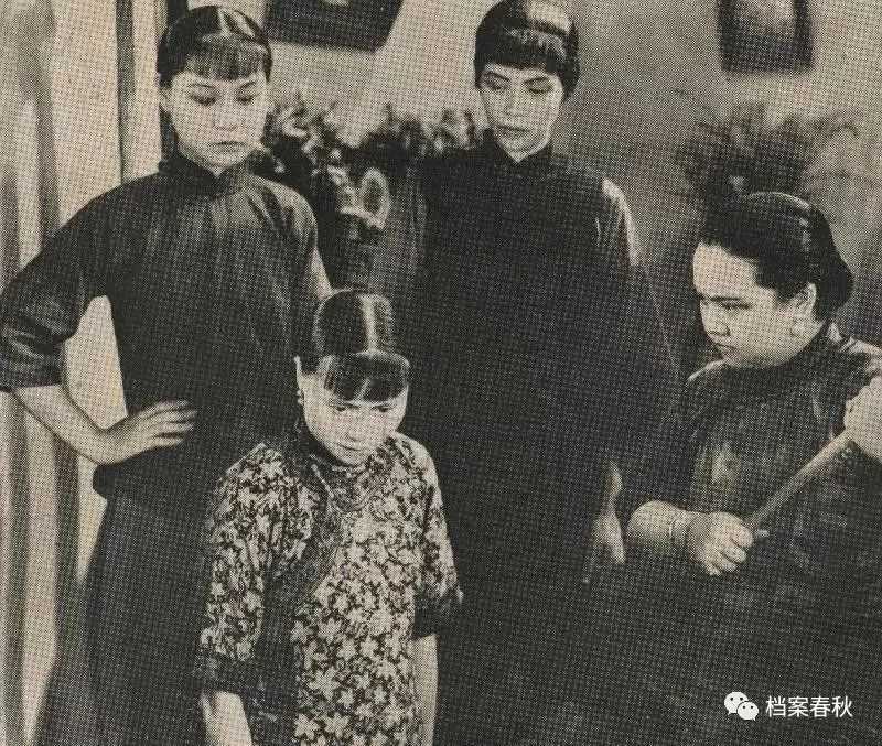 《清明时节》剧照，右二为李丽莲饰演的王妈