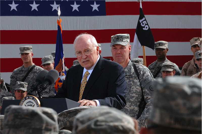 2008年在伊拉克美军营地发表演讲