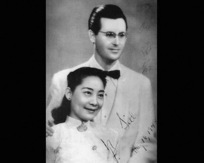 1948年沙博理与凤子结婚照