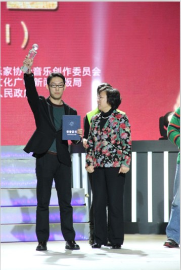 王龙夺得中国音协全国打工歌曲创作大赛金奖