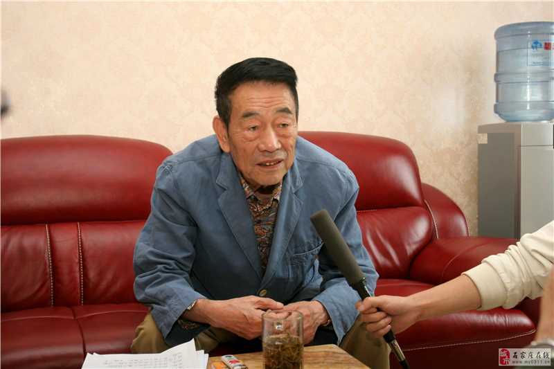 著名相声表演艺术家杨少华（饰剧中领导）接受媒体采访