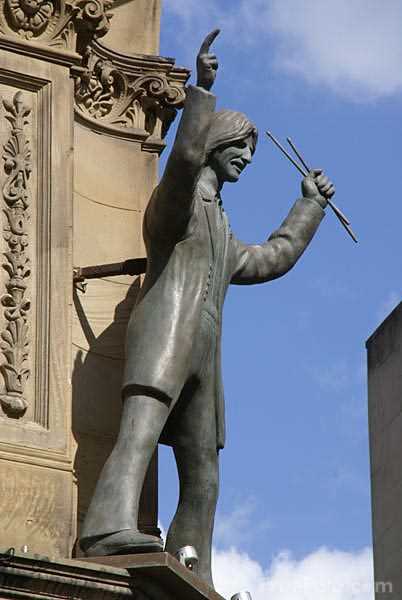 林戈·斯塔尔雕像