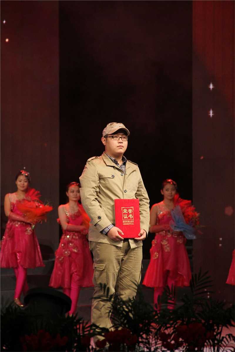 李胤泽在颁奖典礼