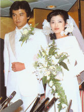 与三浦友和结婚照