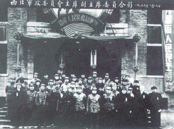 张治中(左一)与毛泽东主席等在一起