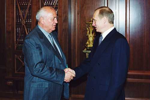 戈尔巴乔夫与普京（右）