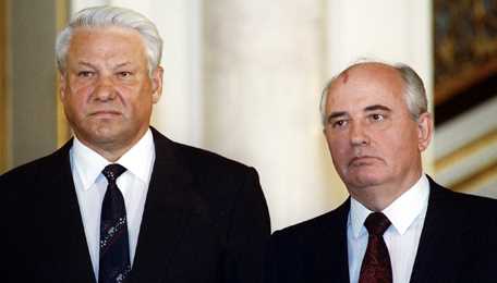 戈尔巴乔夫与叶利钦（左）