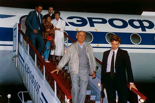 戈尔巴乔夫携家人在八一九政变后回国（1991年）