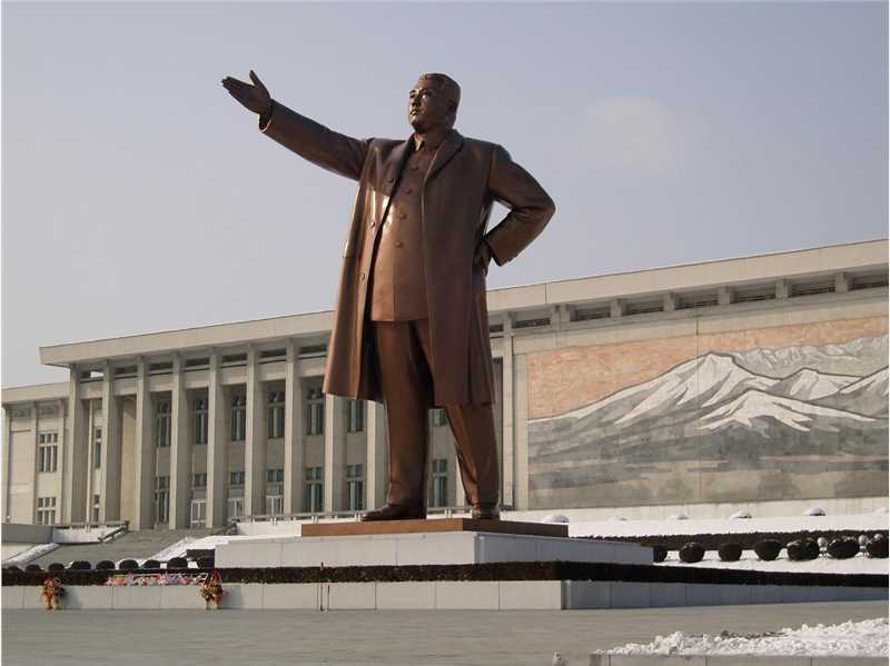 朝鲜金日成广场上的金日成铜像