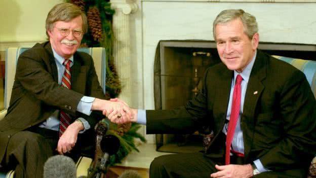 约翰·博尔顿和美国总统小布什