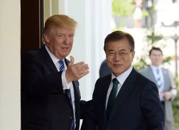 特朗普与韩国总统文在寅