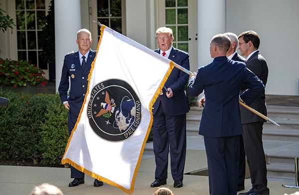 特朗普在建立美国太空司令部