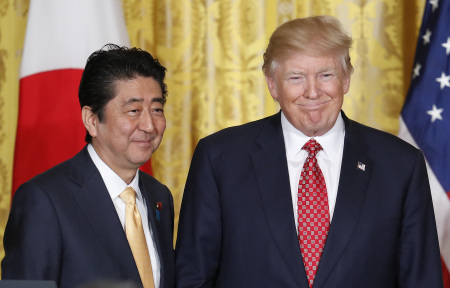 特朗普与日本首相安倍晋三
