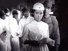 1966 《赤色天使》，若尾饰演日军的护士