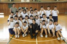 长野市立东部中学的舞蹈课视察