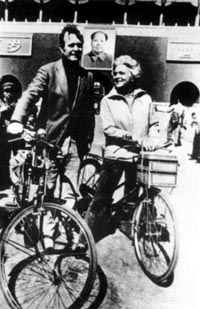 老布什夫妇在北京期间最著名的一张照片