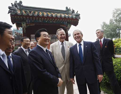 2008年布什父子与胡锦涛